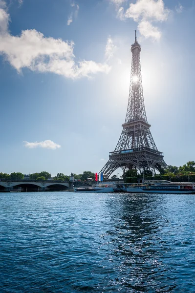 Paris - Menara Eiffel di bawah sinar matahari — Stok Foto