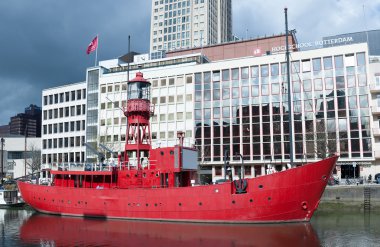 kırmızı tekne Rotterdam