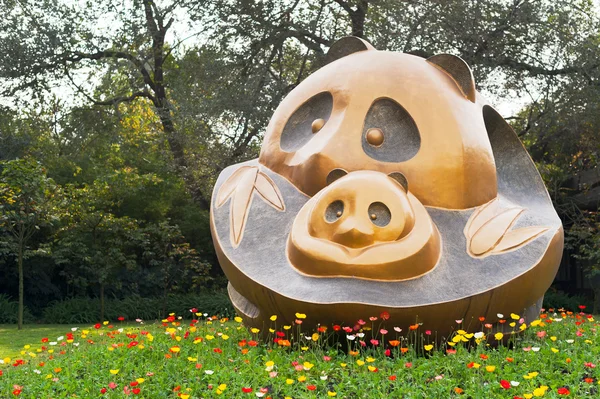 Скульптура панды — стоковое фото