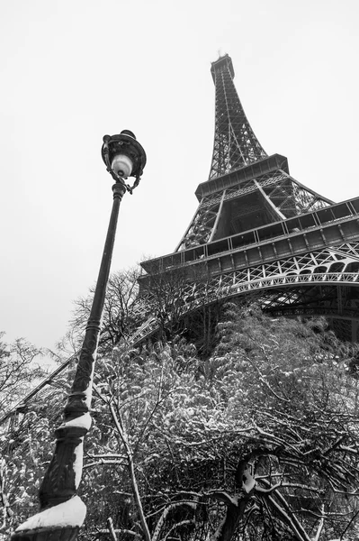 Eiffelturm unter dem Schnee — Stockfoto