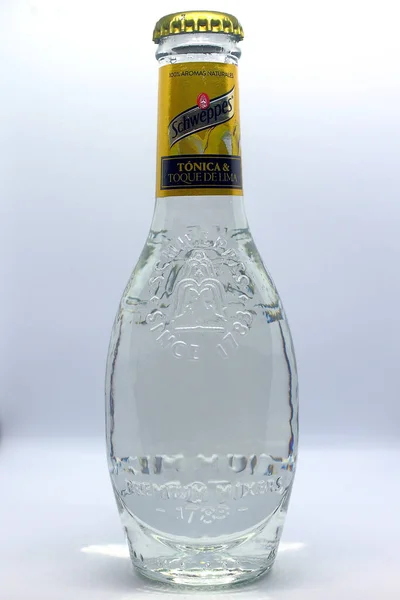 Schweppes limonlu tonik.