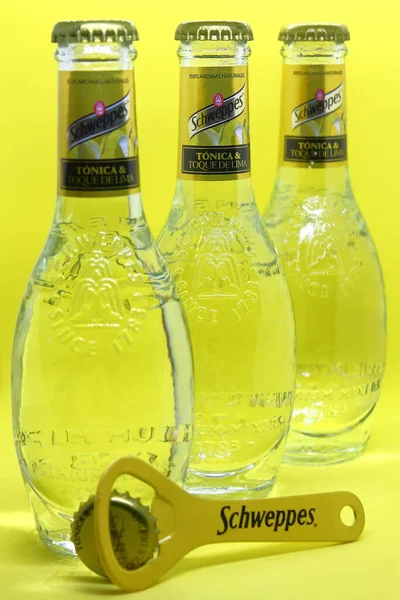 Schweppes limonlu tonik.