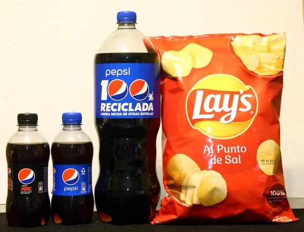 Patates ve pepsi kola.