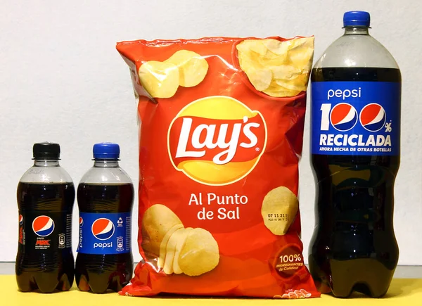 Patates ve pepsi kola.
