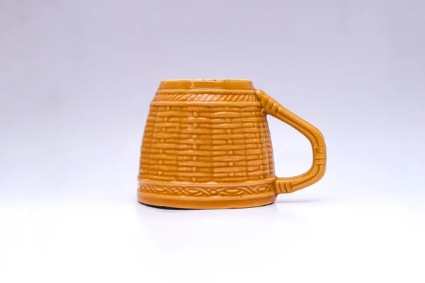 Taza Vacía Color Amarillo Marrón Con Motivo Bambú Tejido Aislado — Foto de Stock