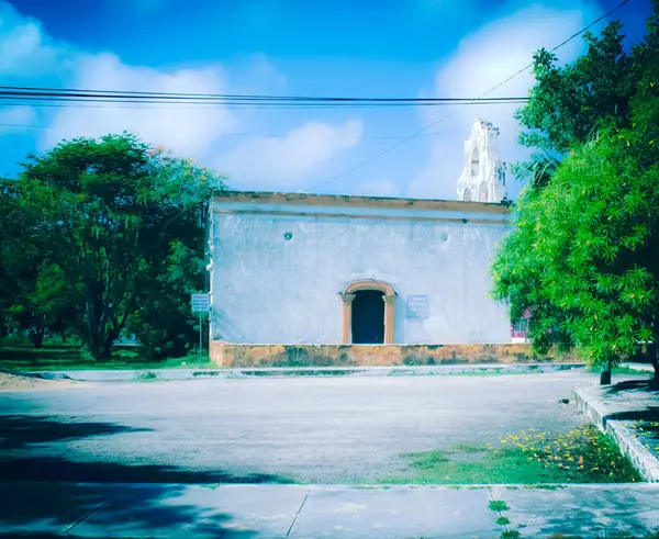 Yucatan Xcanatun Meksika 'daki Güzel Beyaz Kilise
