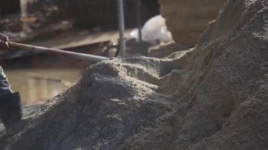 Sıkıştırma köpürmesi için kumu karıştır 