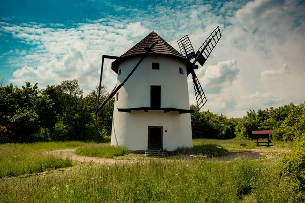 Windmill Bij Oude Stad — Stockfoto