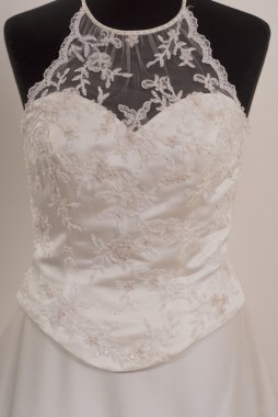 Gelinlik manken üzerinde.