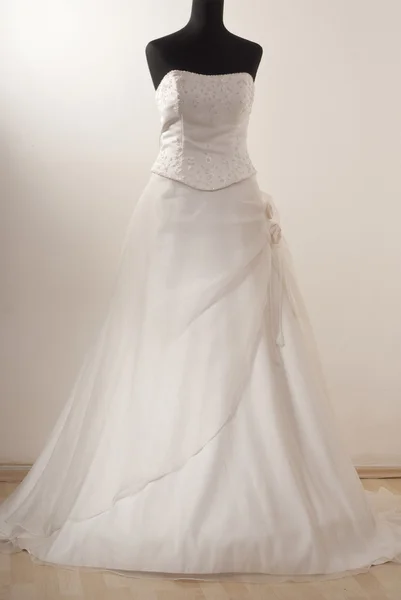 Wedding dress on the mannequin. — Stock Photo, Image