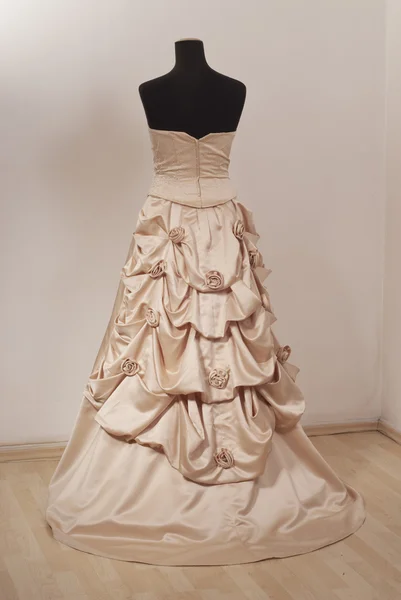 Robe de mariée sur le mannequin . Image En Vente