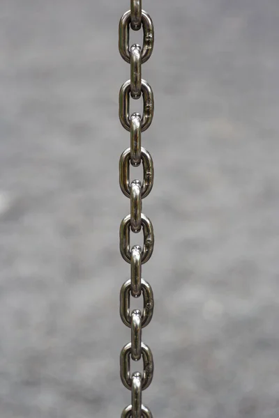 Vertical Metal Chain Close Gray Blurred Background — Stock Photo, Image