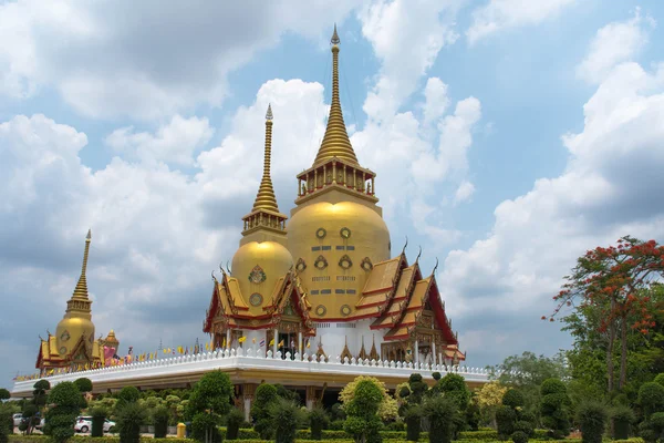 Tempio di Watprongarkad nella provincia di Chachoengsao, Thailandia — Foto Stock