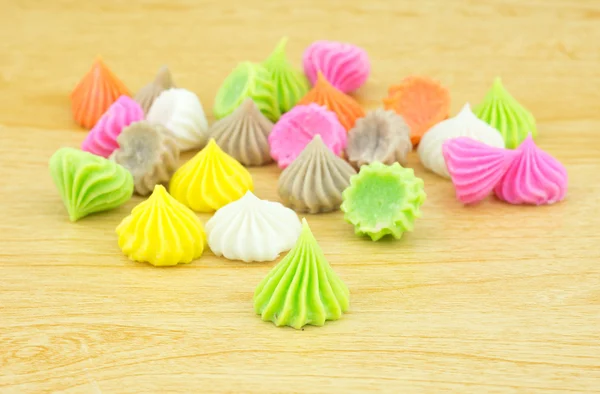 Aalaw candy, buntes thailändisches Dessert mit Zuckerkruste und weichem, zähen Inneren aus Mehl, selektiver Fokus — Stockfoto