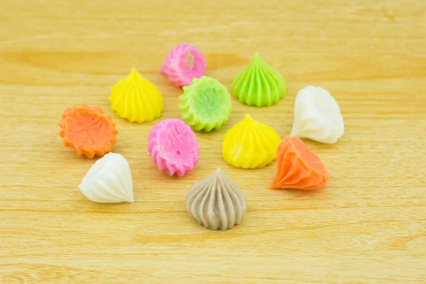 Aalaw candy, buntes Thai-Dessert auf Holz-Hintergrund — Stockfoto