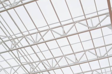 Beyaz bir arka plan üzerinde metal çerçeve