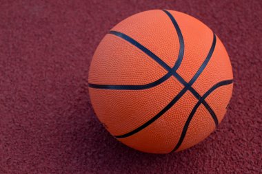 Sahada basketbol topu