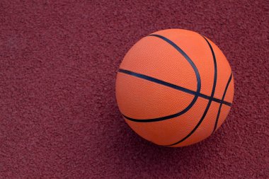 Sahada basketbol topu