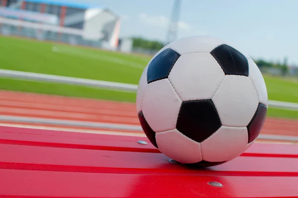 Balón de fútbol en el estadio — Foto de Stock