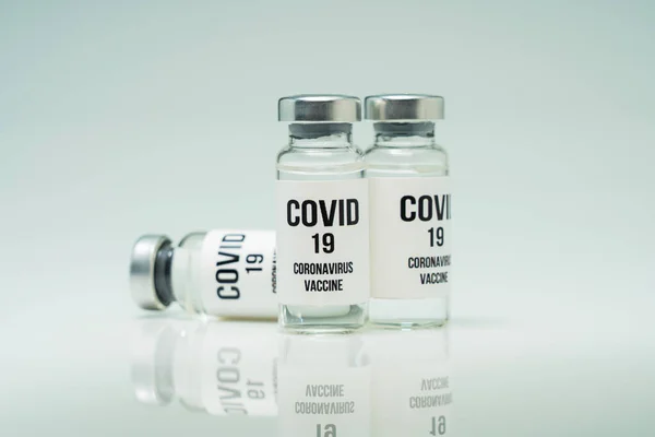 Covid Coronavaccin Glasampull För Human Immunitet Royaltyfria Stockfoton