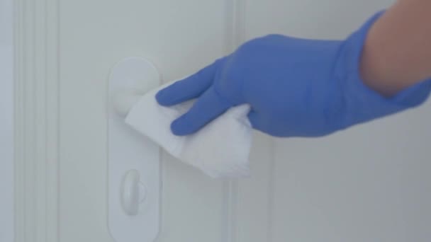 Wytyczne dotyczące czyszczenia i dezynfekcji koronawirusów: czyszczenie i dezynfekcja powierzchni gospodarstw domowych — Wideo stockowe