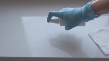 Coronavirüs için temizlik ve dezenfekte yüzeyleri.