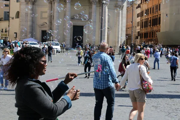 Mensen Die Plezier Hebben Met Bubbels Het Vaticaanse Plein — Stockfoto