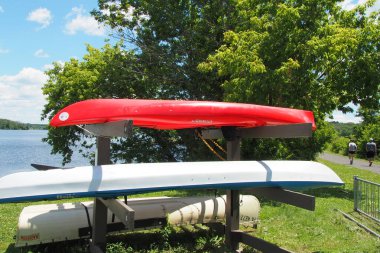 Kanolar kırmızı kanoyla dolu..