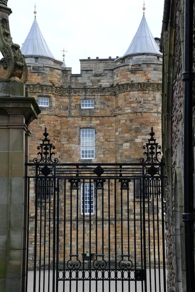 Μεταλλικές Πύλες Είναι Κλειστές Αυτό Αρχοντικό Της Σκωτίας — Φωτογραφία Αρχείου