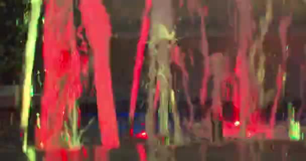 游戏中时光倒流颜色漂亮喷泉在大厦 — 图库视频影像