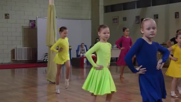 Baile de salón para niños en el Campeonato Primavera 2016 — Vídeo de stock