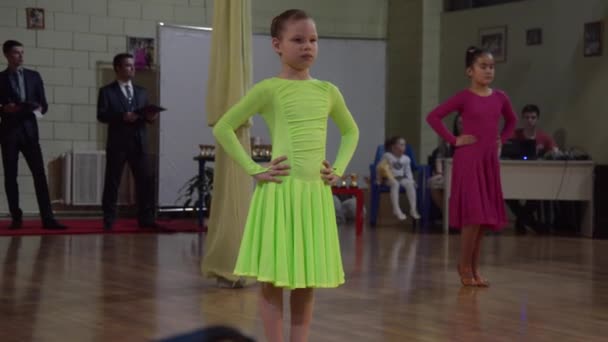 Baile de salón para niños en el Campeonato Primavera 2016 — Vídeo de stock