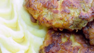 Patates püresi ile Chop et döner