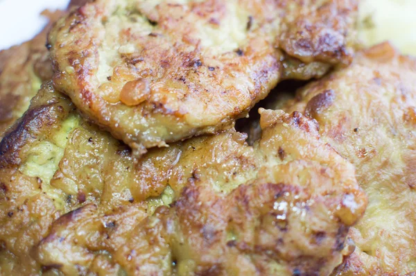 Sulu parçalarını derin yağda kızartılmış et