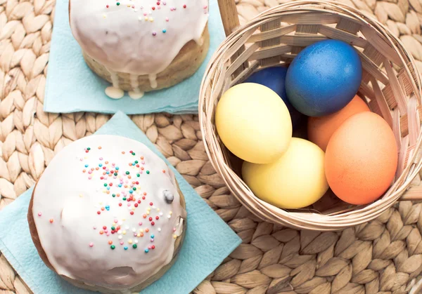 Paskalya kek ve yumurta