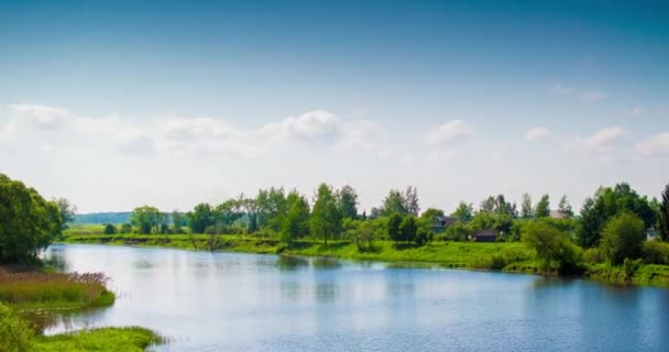 Stara wieś na brzegu rzeki - Timelapse — Wideo stockowe