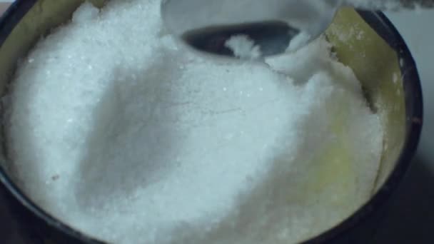 Втручатися ложку солі — стокове відео