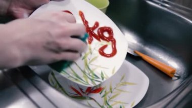 2 kg kazanmış bir yemekten sonra - bulaşık.