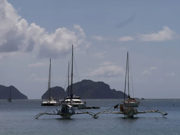 Güzel tropikal plaj. Palawan, El Nido, Filipinler 'e seyahat