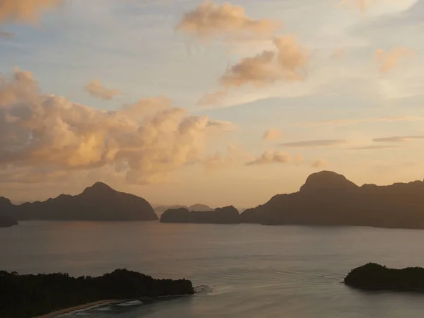 Palawan, El Nido, Filipinler 'de gün batımı