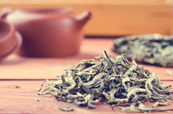 Китайский прессованный белый чай, серебряная игла — стоковое фото