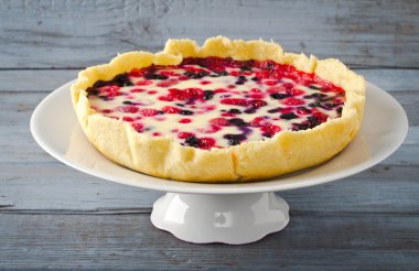 Mix berry tart, pasta, ahududu ile kek, böğürtlen, bluberries, kırmızı frenk üzümü ve krema, kopya alanı