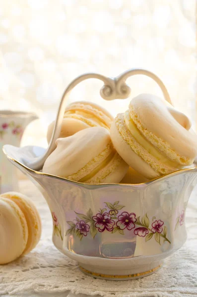 Homemade french macaroons with lemon curd — Stock Photo, Image