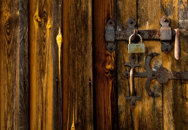 Velho vintage porta de madeira — Fotografia de Stock