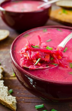 Geleneksel Ukrayna pancar çorbası borsch