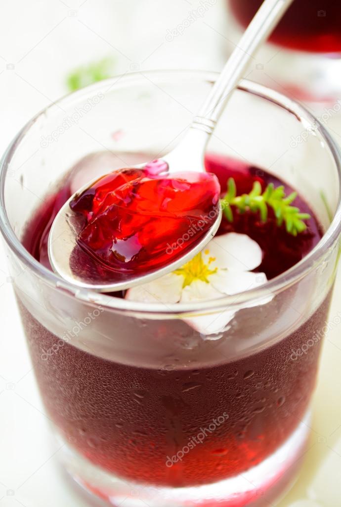 Red wine jelly with white flowers and ice