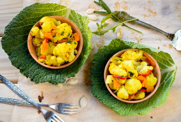 Curry couve-flor com abóbora, páprica e arugula — Fotografia de Stock