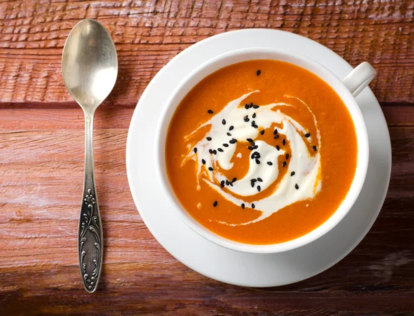 Pumpkin Soup with tomatoes, chili, yogurt and black sesame seeds — Stock Photo, Image