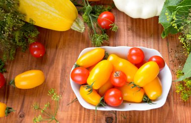 organik taze renkli çiğ sebze sepeti