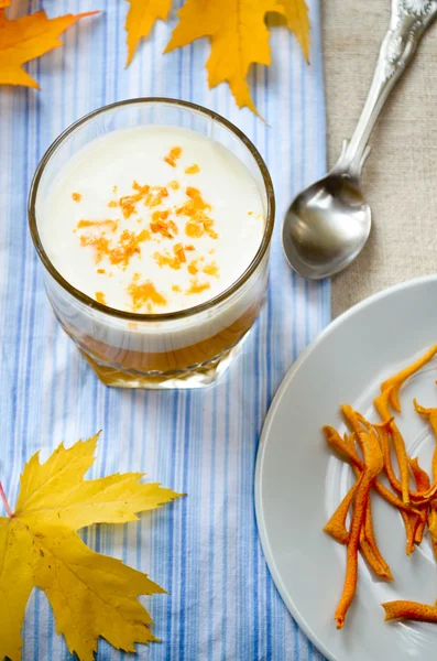 Zoete pompoen crème smoothies en dikke Griekse yougurt — Stockfoto